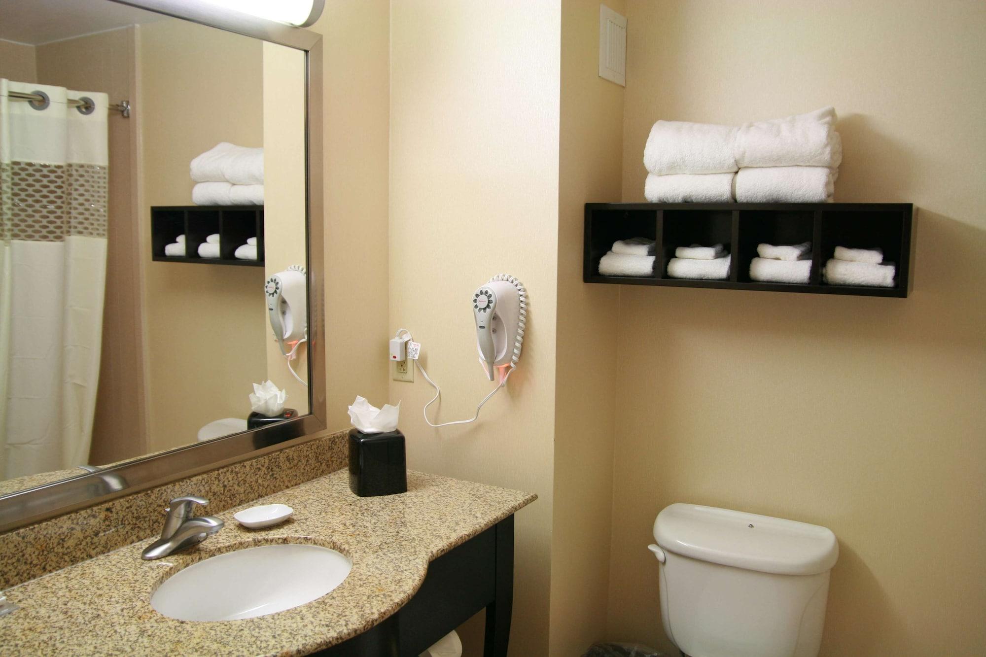 Hampton Inn Topeka Room photo