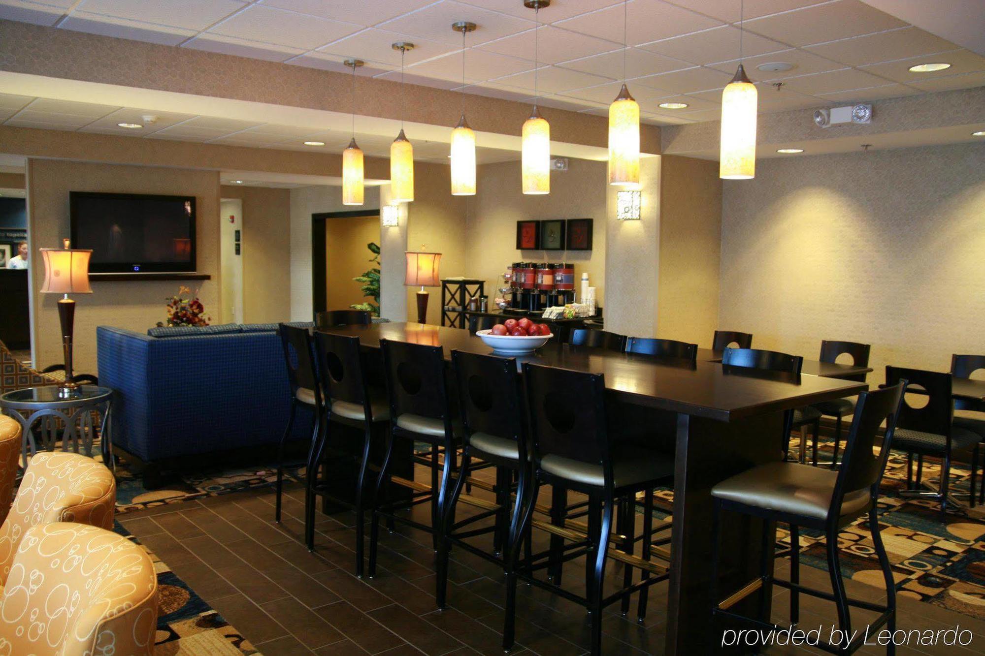 Hampton Inn Topeka Restaurant photo